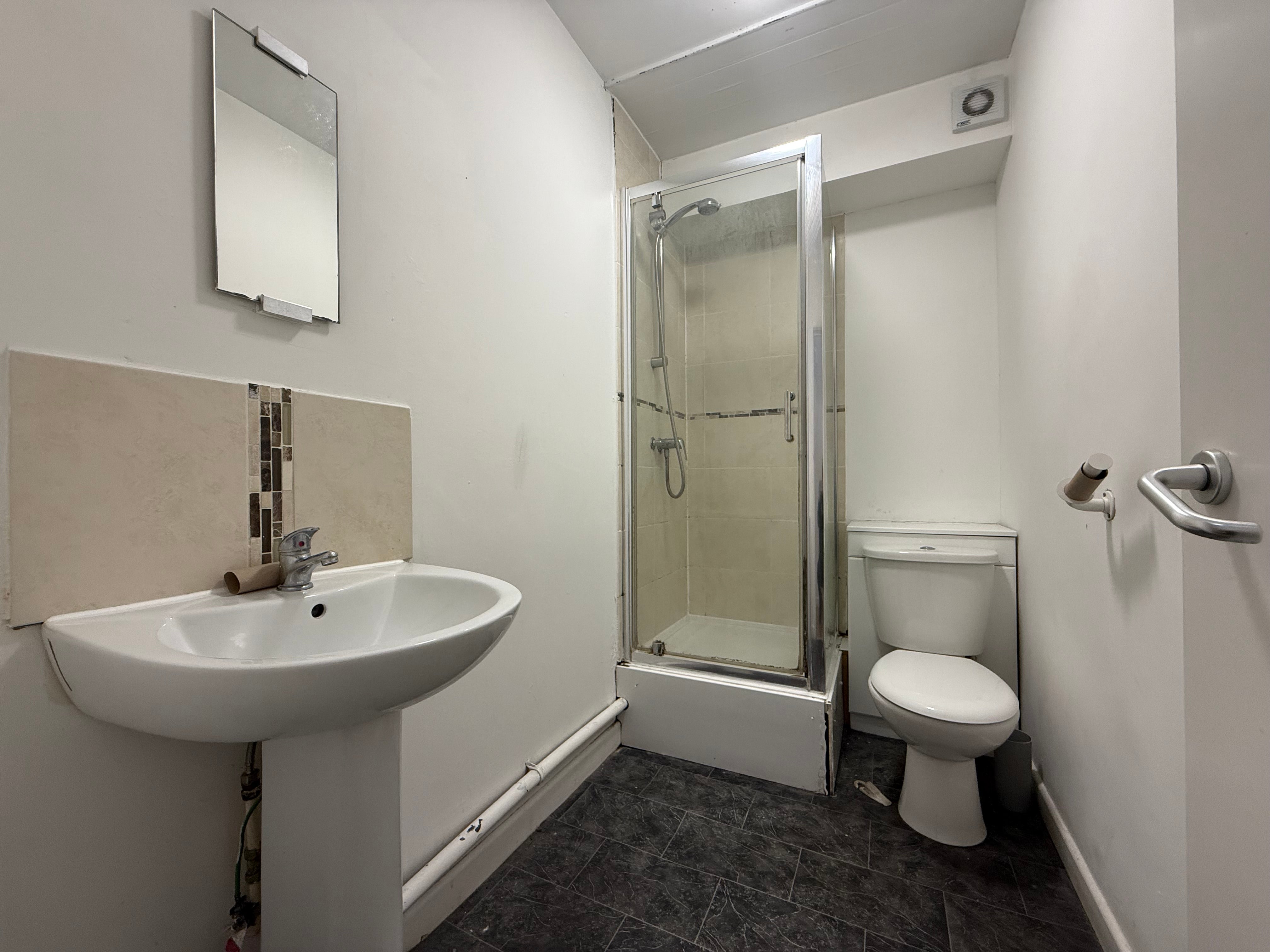 Room Frederick Grove in Nottingham
