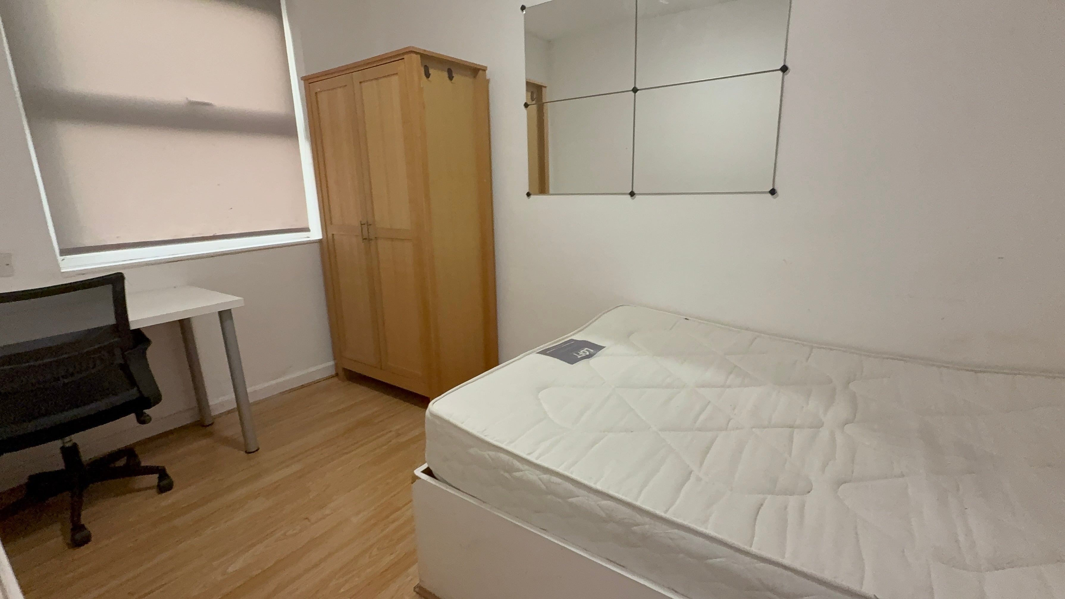 Room Frederick Grove in Nottingham