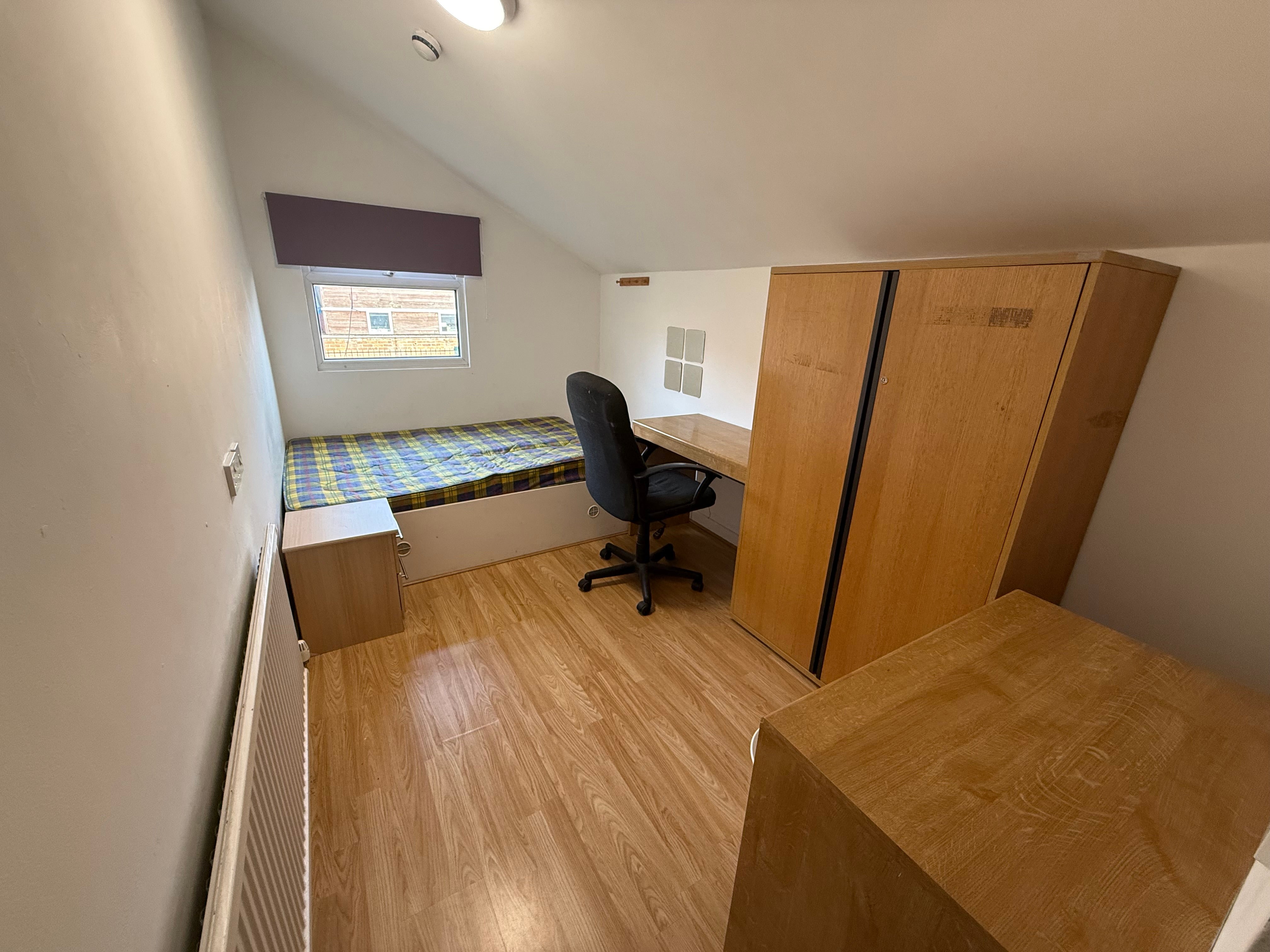 Room Frederick Grove in Nottingham