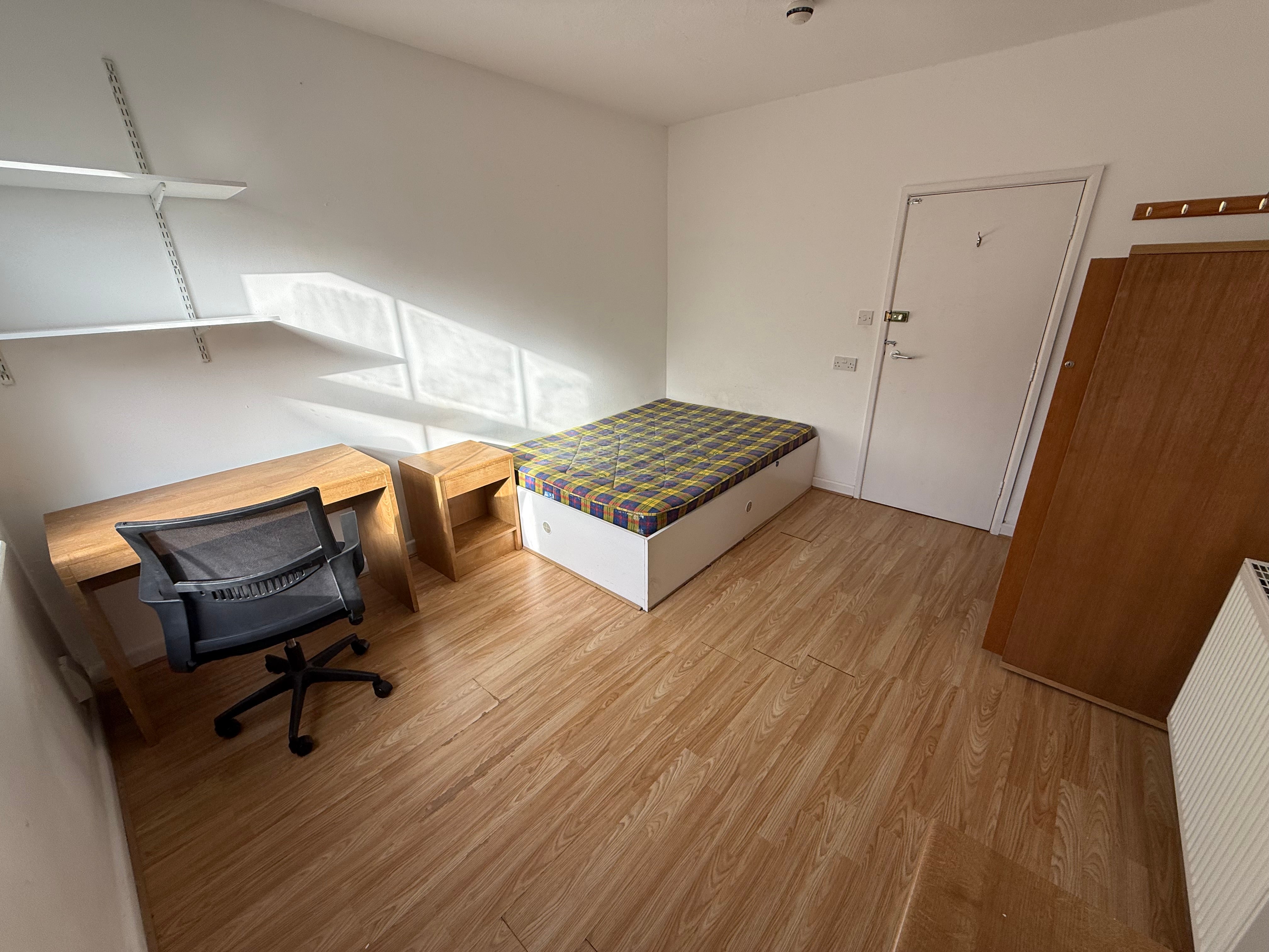 Room Frederick Grove in Nottingham