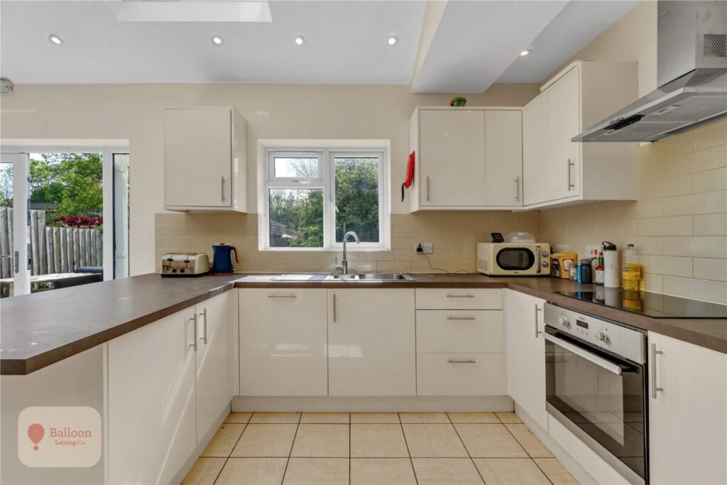 Room Frome Valley Road in Bristol