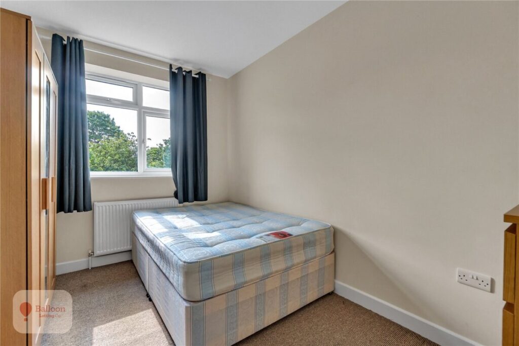 Room Frome Valley Road in Bristol