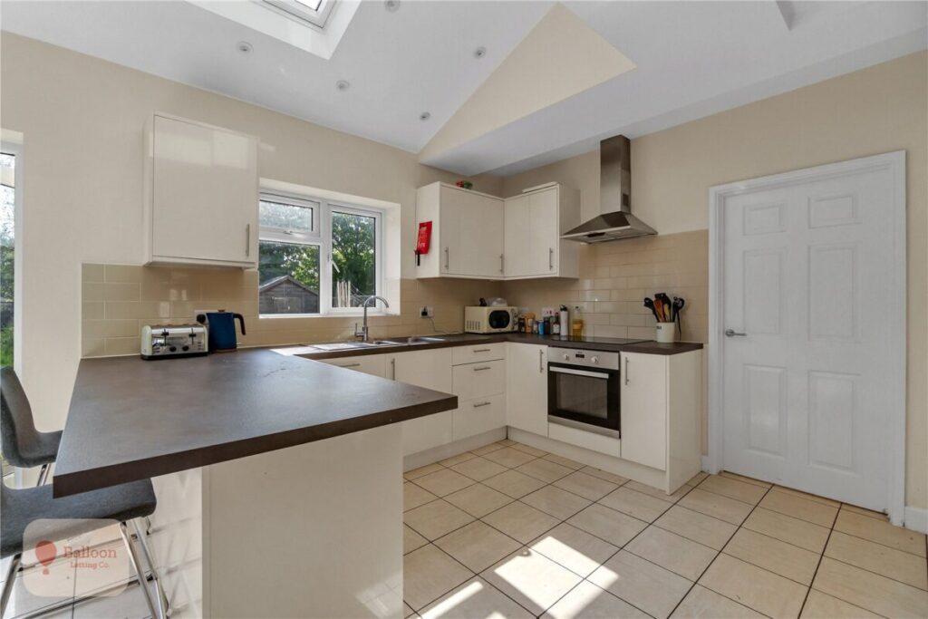 Room Frome Valley Road in Bristol