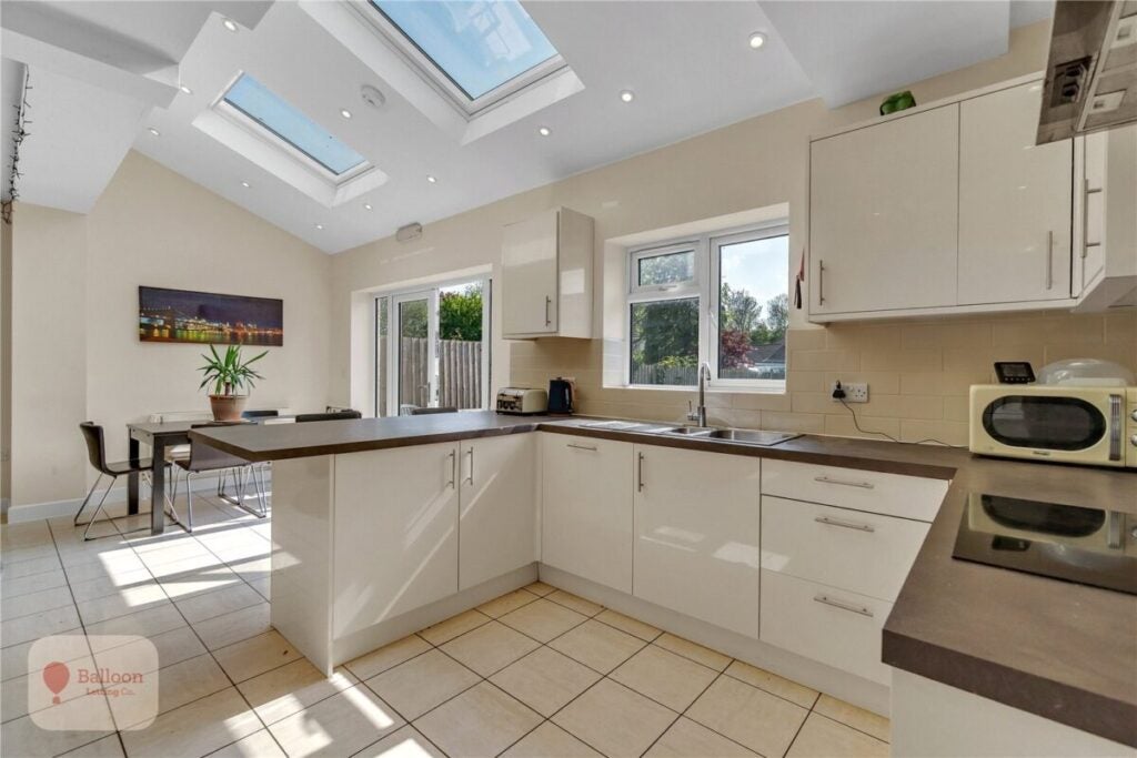 Room Frome Valley Road in Bristol