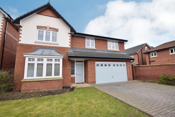 Flat Schools Hill in Cheadle