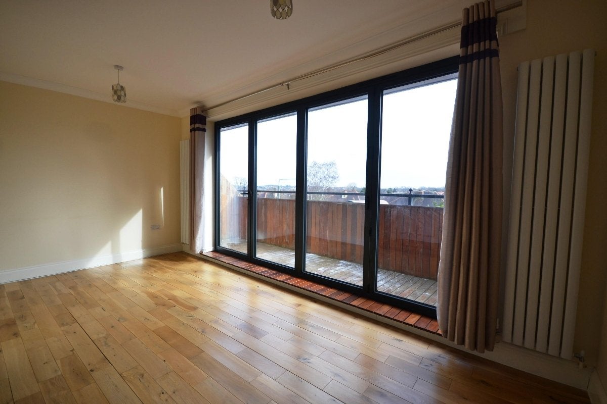 Flat Oak Grove in Greater London