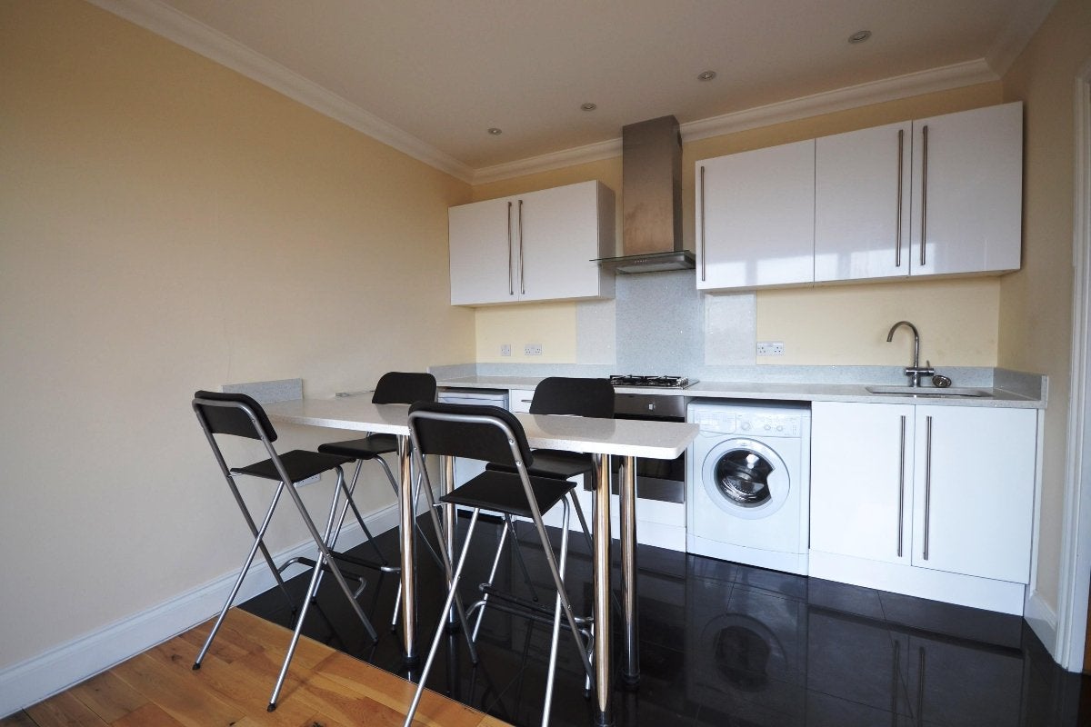 Flat Oak Grove in Greater London