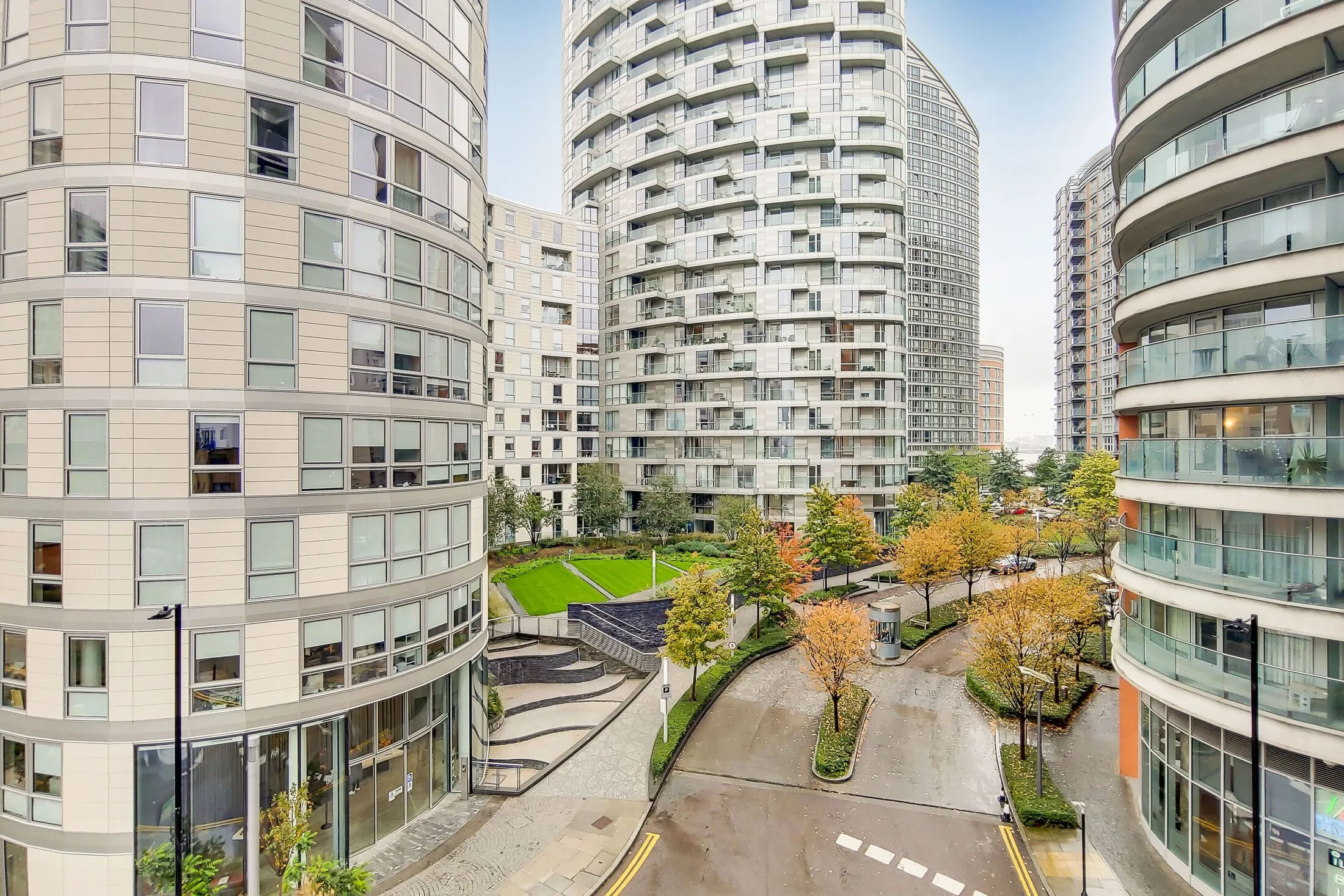 Flat Blackwall Way in Greater London