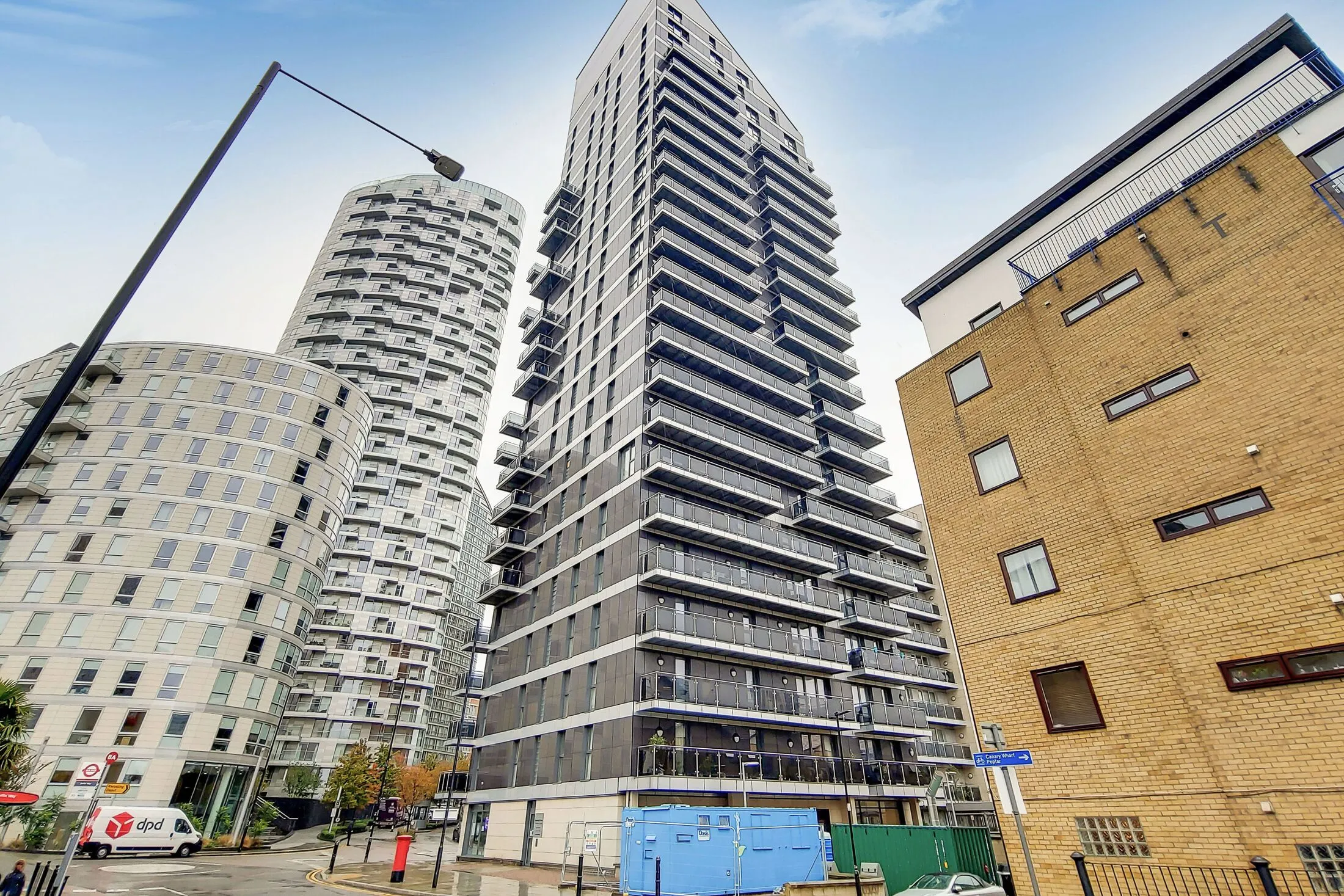 Flat Blackwall Way in Greater London