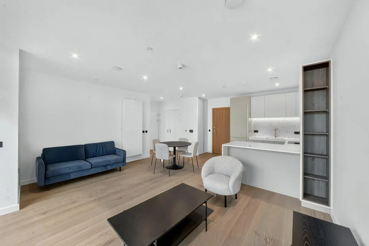 Flat Carnwath Road in Greater London