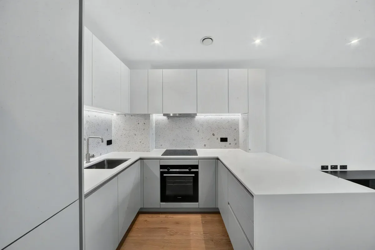 Flat Carnwath Road in Greater London
