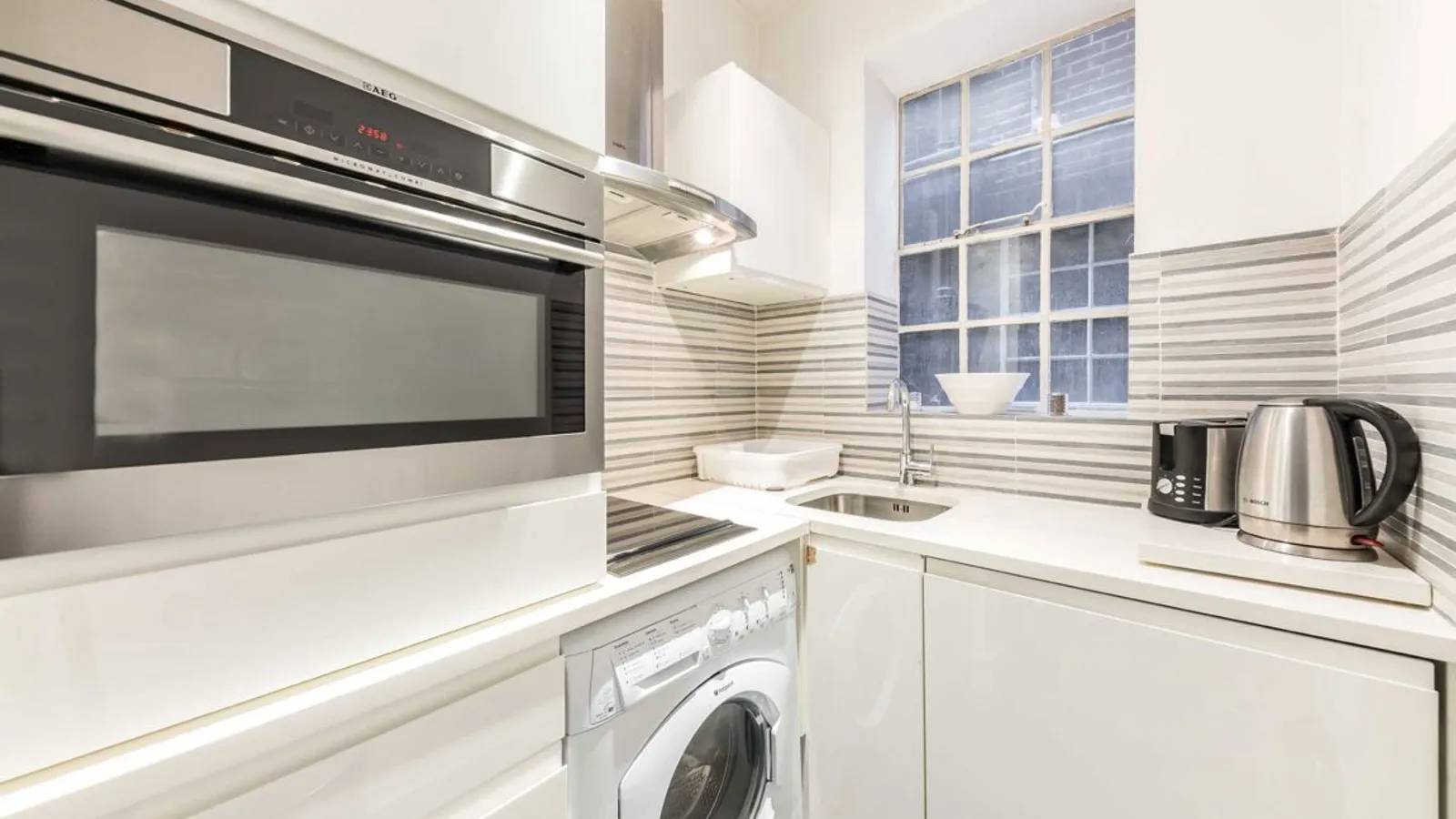 Flat Grosvenor Street in City of Westminster