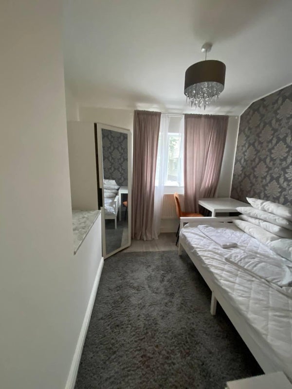 Room Cardiff Close in Coventry