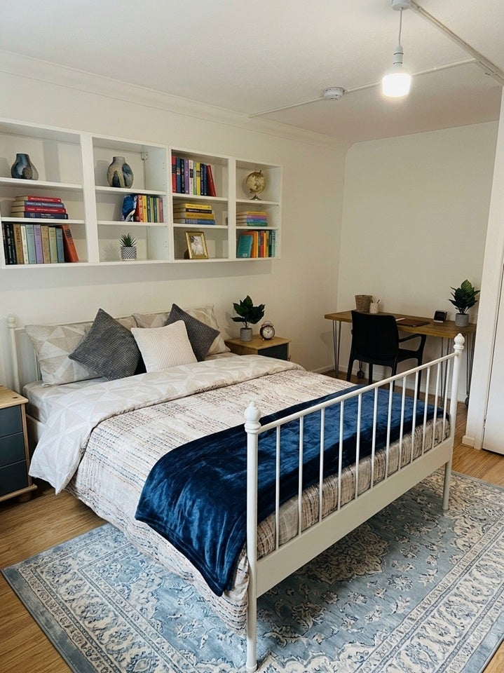 Room Lough Road in Greater London