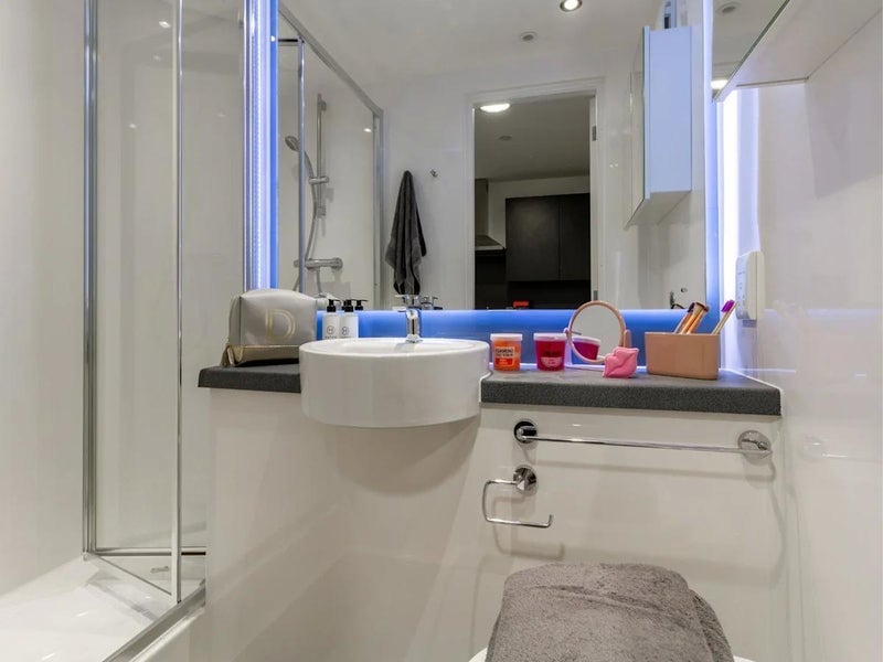 Room Newland Court in London