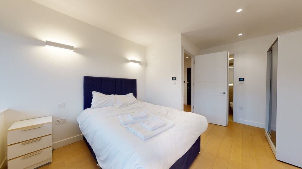 Flat Great West Road in Greater London