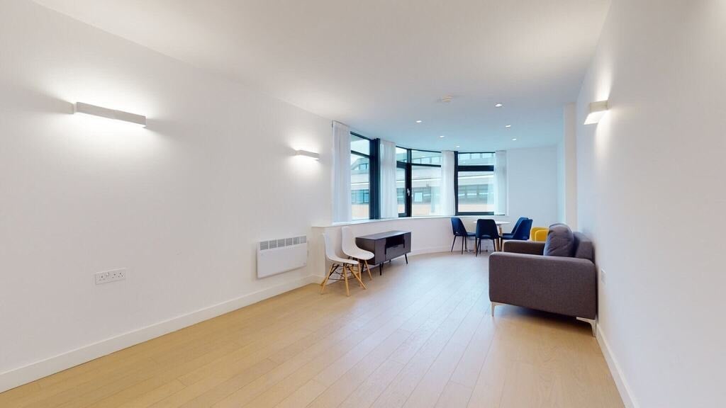 Flat Great West Road in Greater London