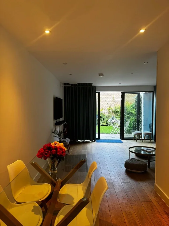 Room Fergus Street in Greater London