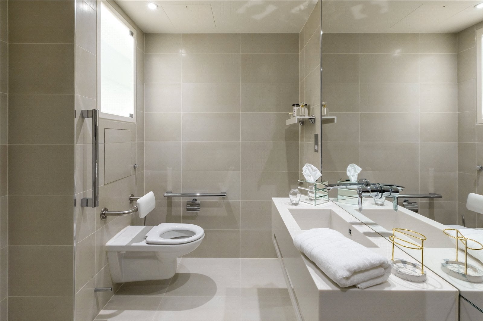 Flat Finchley Road in Greater London
