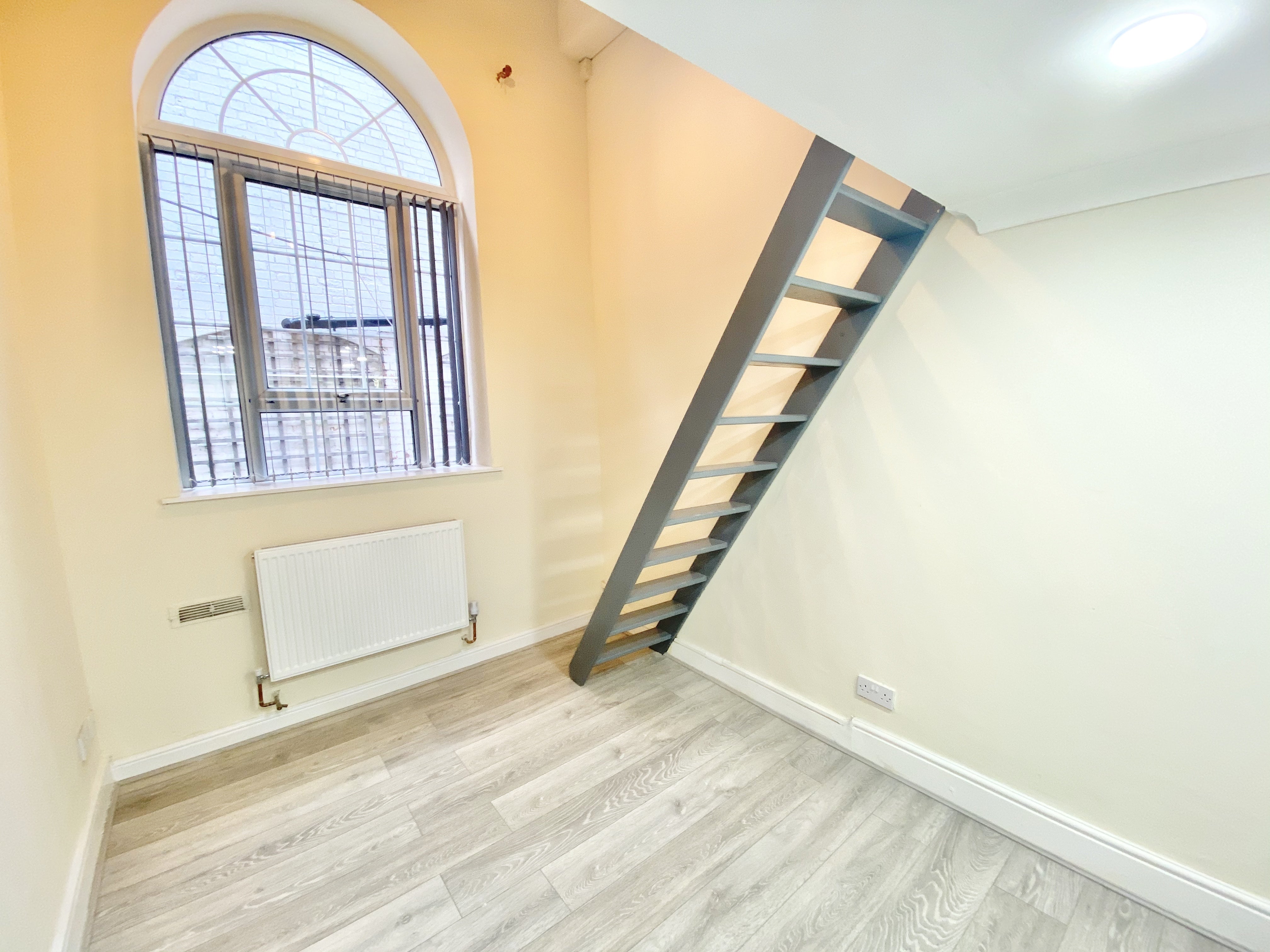 Flat Evesham Road in Leicester