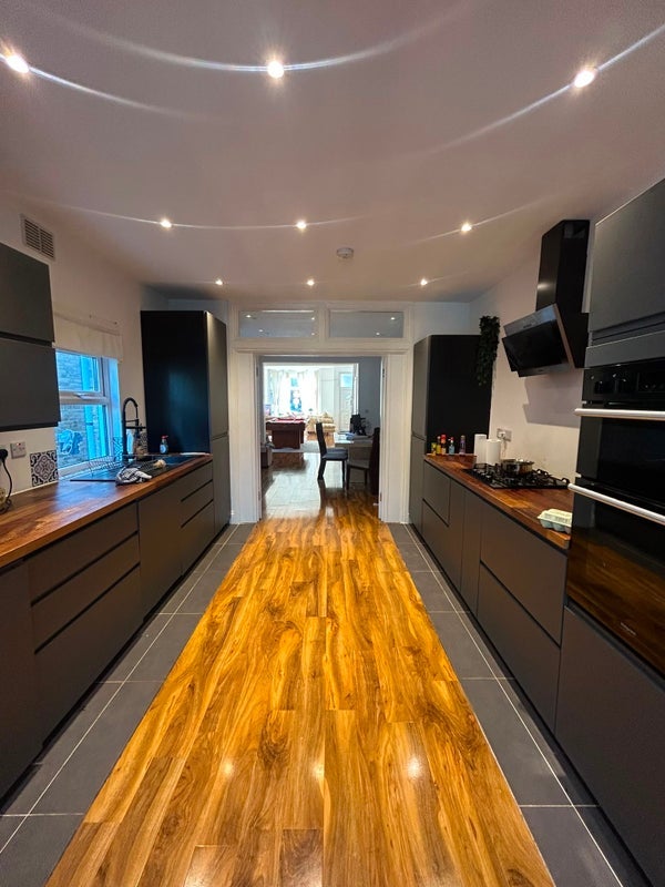 Room Hainthorpe Road in Greater London