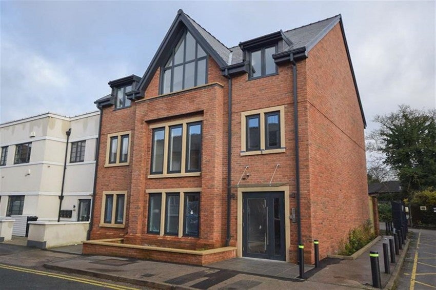Flat Ashfield Road in Cheadle