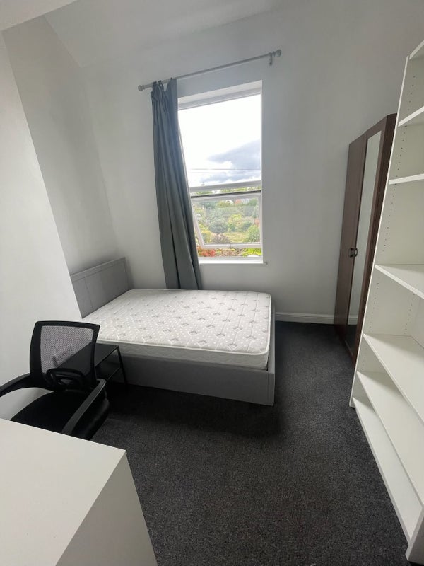 Room Roebuck Road in Sheffield