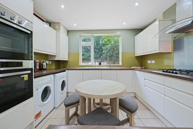 Flat Brackenbury Road in Preston