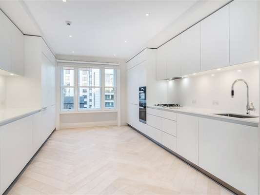 Flat Cadogan Place in Greater London