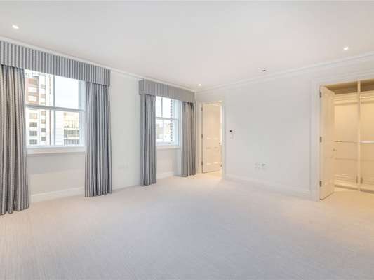 Flat Cadogan Place in Greater London