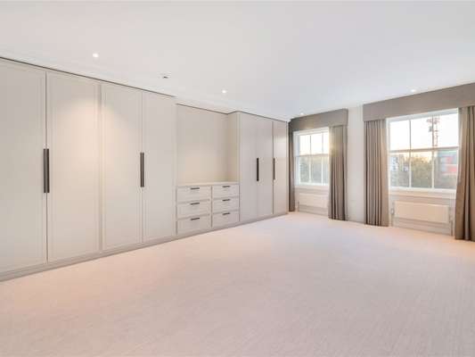 Flat Cadogan Place in Greater London
