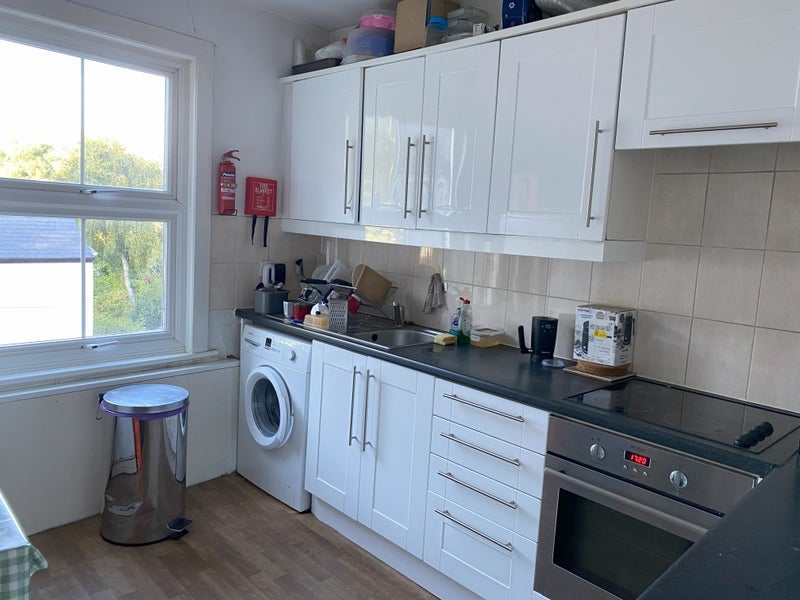 Room Chiswick High Road in Greater London