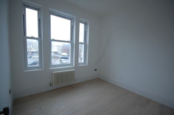 Flat Chiswick High Road in Greater London