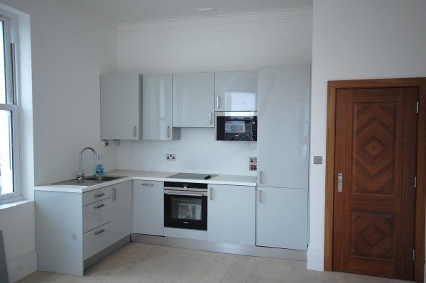 Flat Chiswick High Road in Greater London