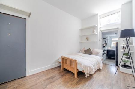 Flat Heath Street in Greater London