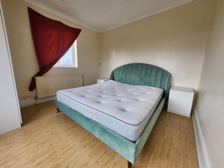 Flat Chequer Avenue in Doncaster