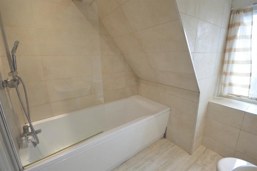 Flat Curzon Road in Trafford