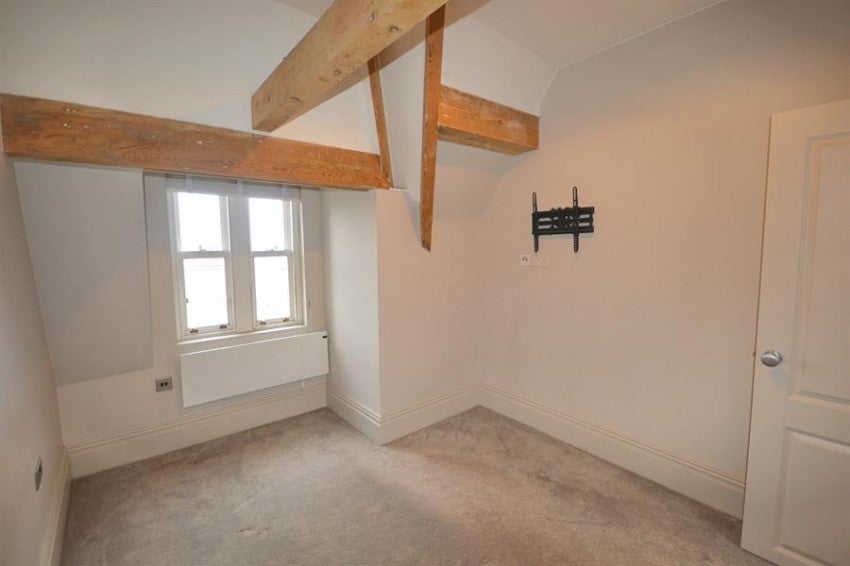 Flat Curzon Road in Trafford