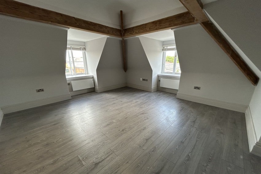 Flat Curzon Road in Trafford