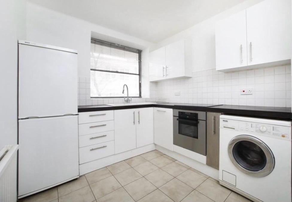 Flat Devonshire Court in Greater London