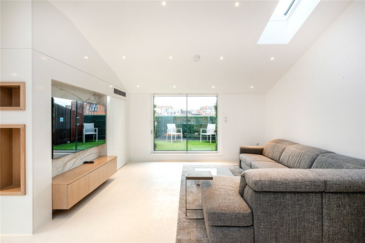 Flat Russell Street in City of Westminster