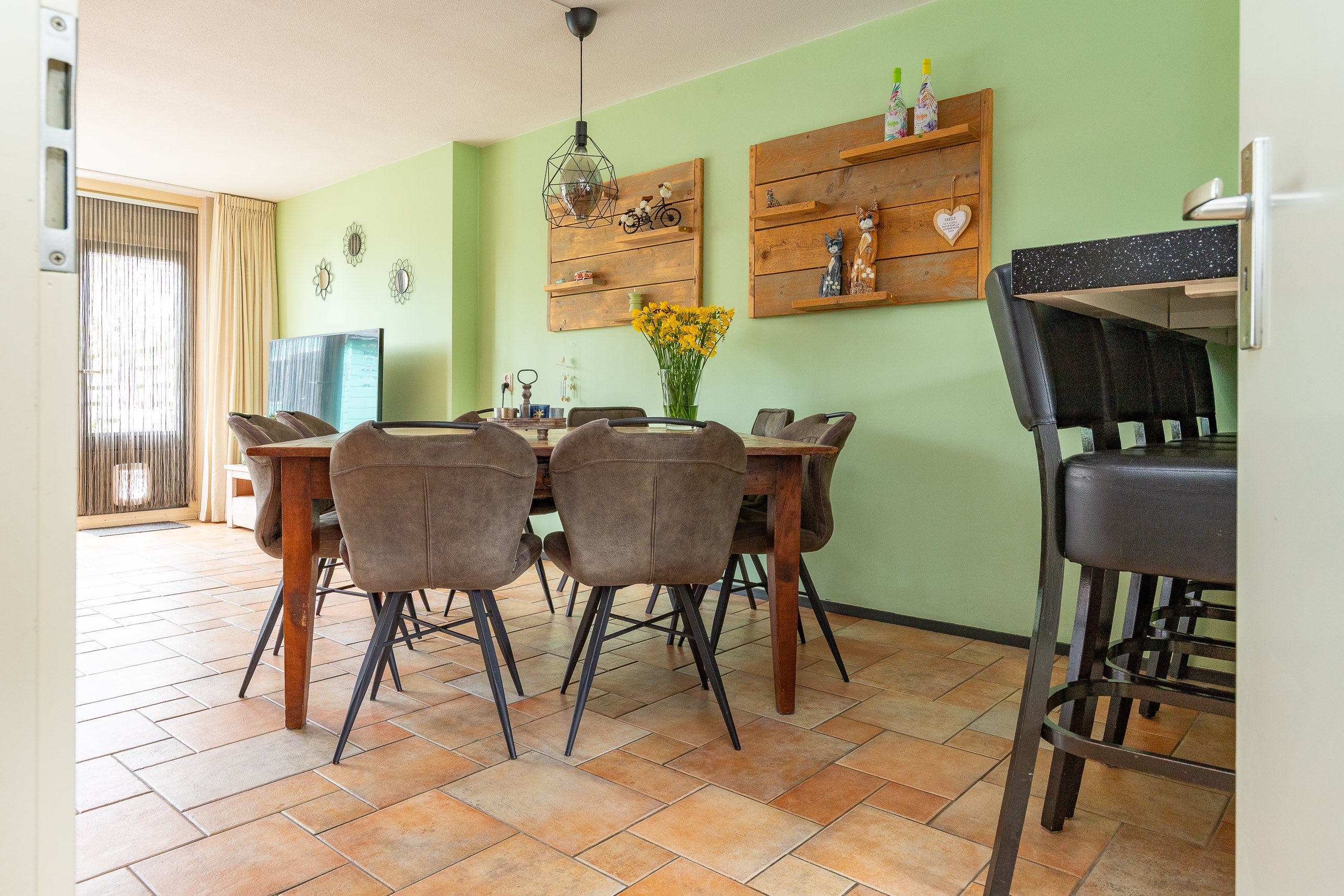 Tussenwoning te koop: Joke Smitstraat 6, Hoofddorp