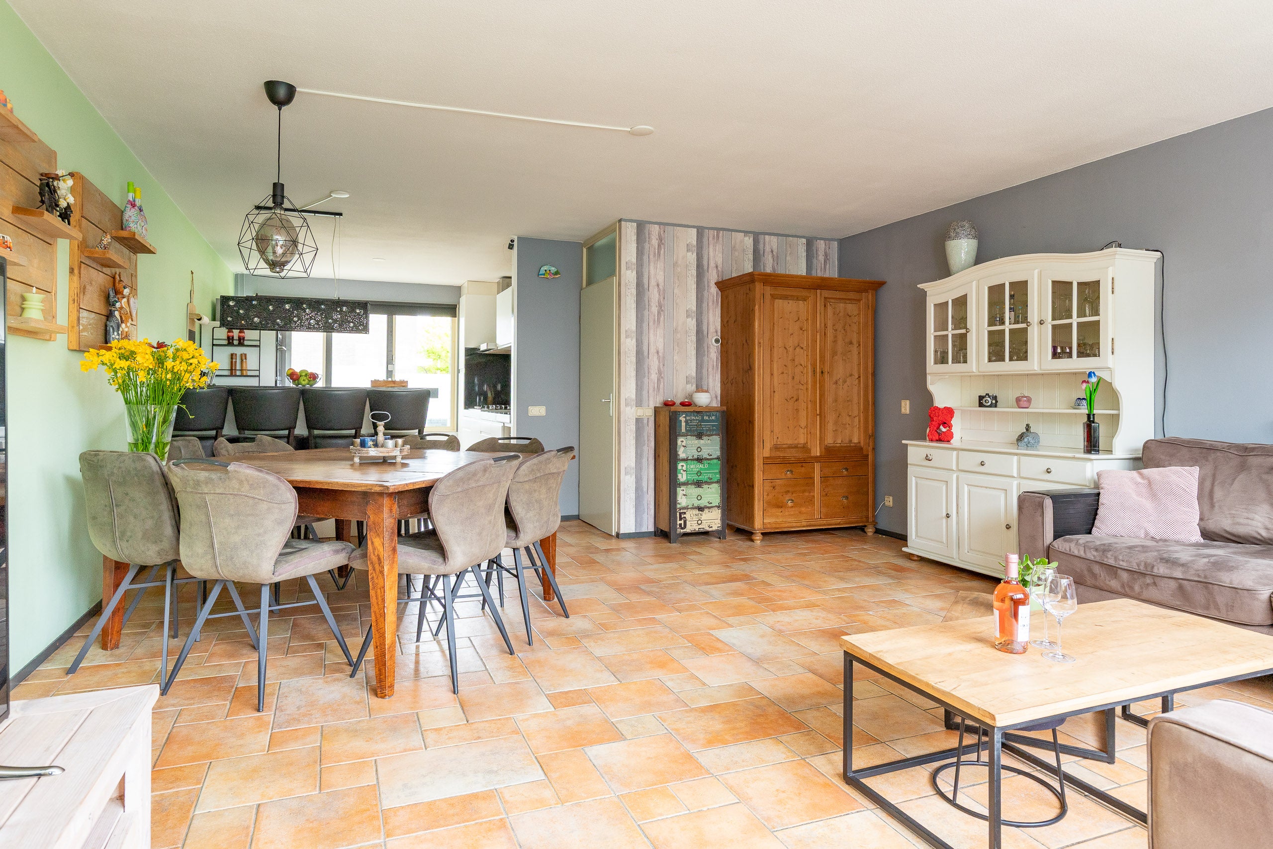 Tussenwoning te koop: Joke Smitstraat 6, Hoofddorp