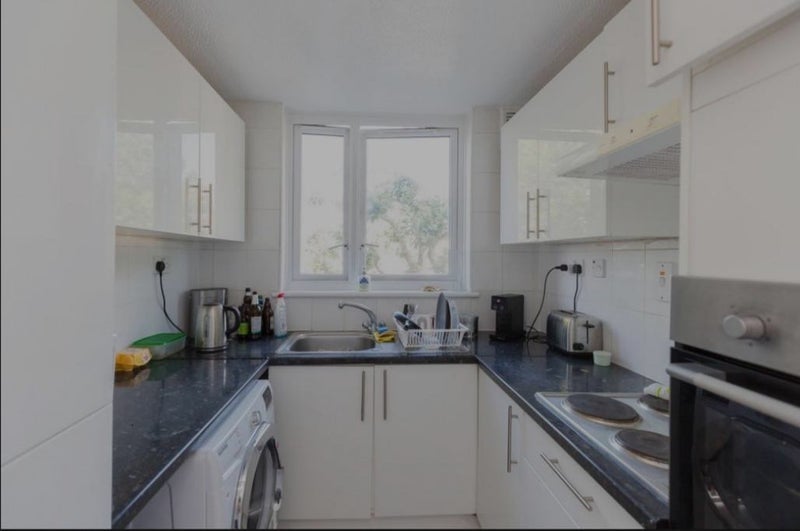 Room Lucey Way in Greater London