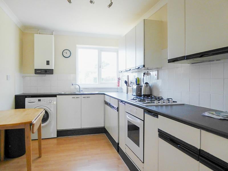 Flat Sundridge Close in Canterbury