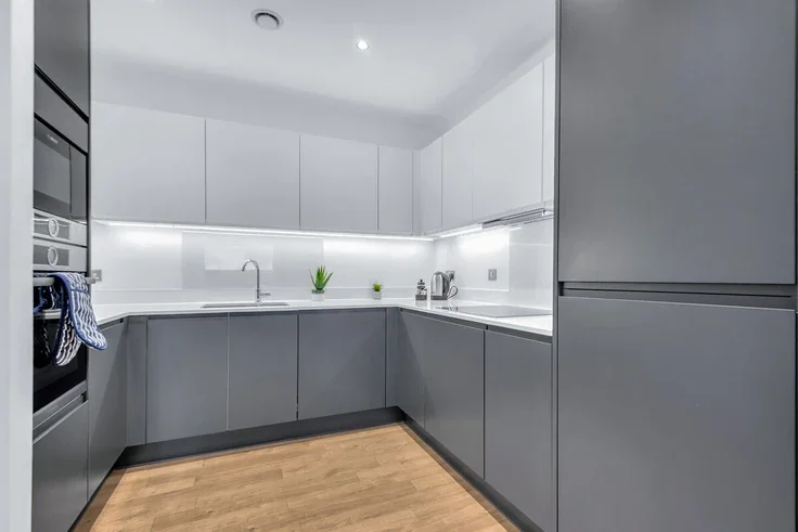 Flat Rookwood Way in Greater London