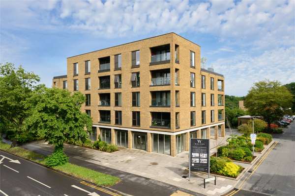 Flat Halfway Green in Walton-on-Thames