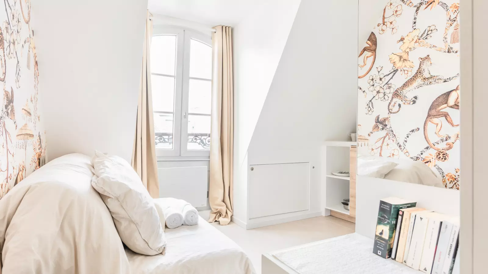 Flat Avenue de la Bourdonnais in Paris