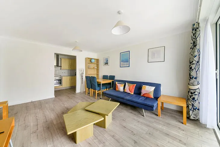 Flat Boardwalk Place in Greater London