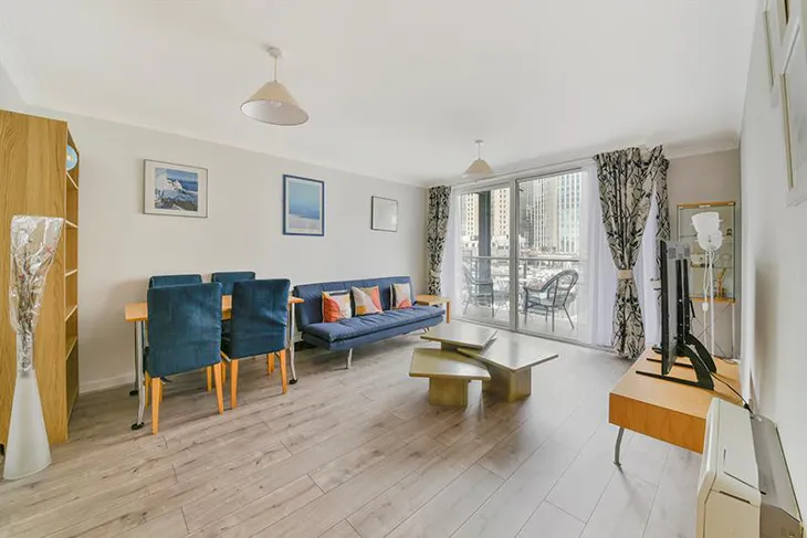 Flat Boardwalk Place in Greater London